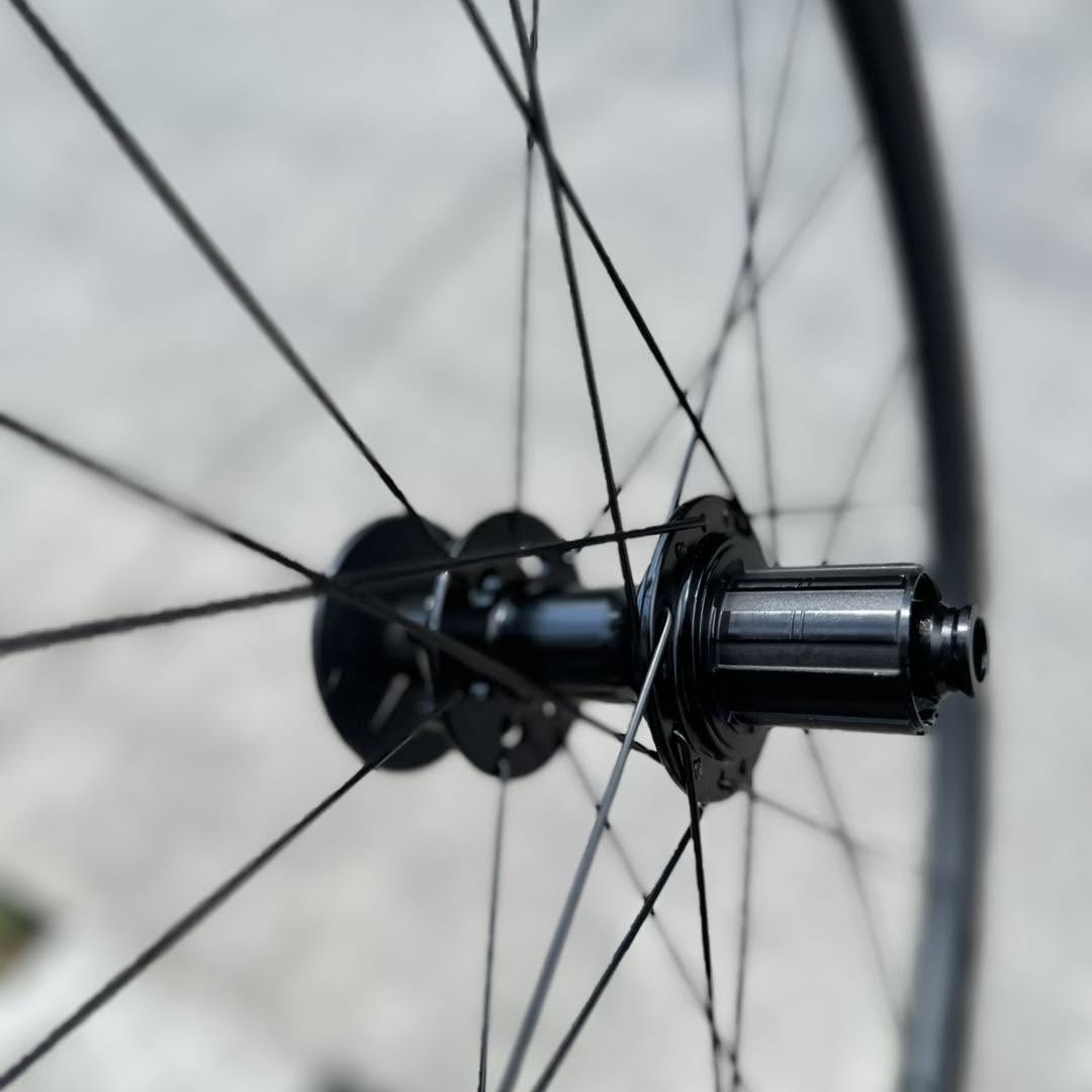 MEROCA 21/21 HOLES 42 MM THRU AXLE 6 BOLTS CARBON RIMSET