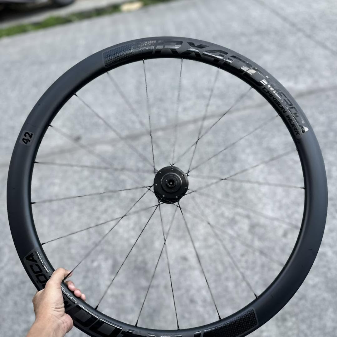 MEROCA 21/21 HOLES 42 MM THRU AXLE 6 BOLTS CARBON RIMSET