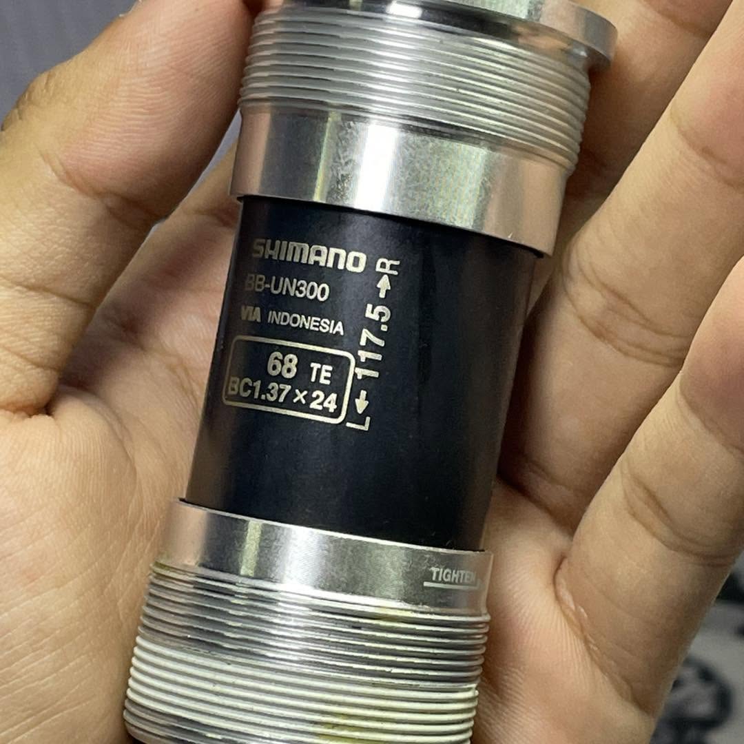 SHIMANO 117.5 MM SQUARE TAPERED BOTTOM BRACKET