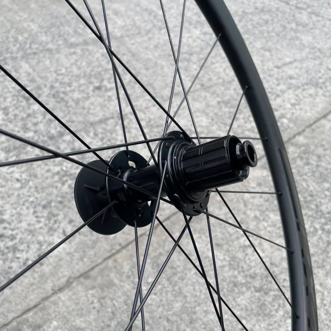 MEROCA 16 / 21 HOLES 42 MM THRU AXLE 6 BOLTS CARBON RIMSET 6 PAWLS 3 TEETH