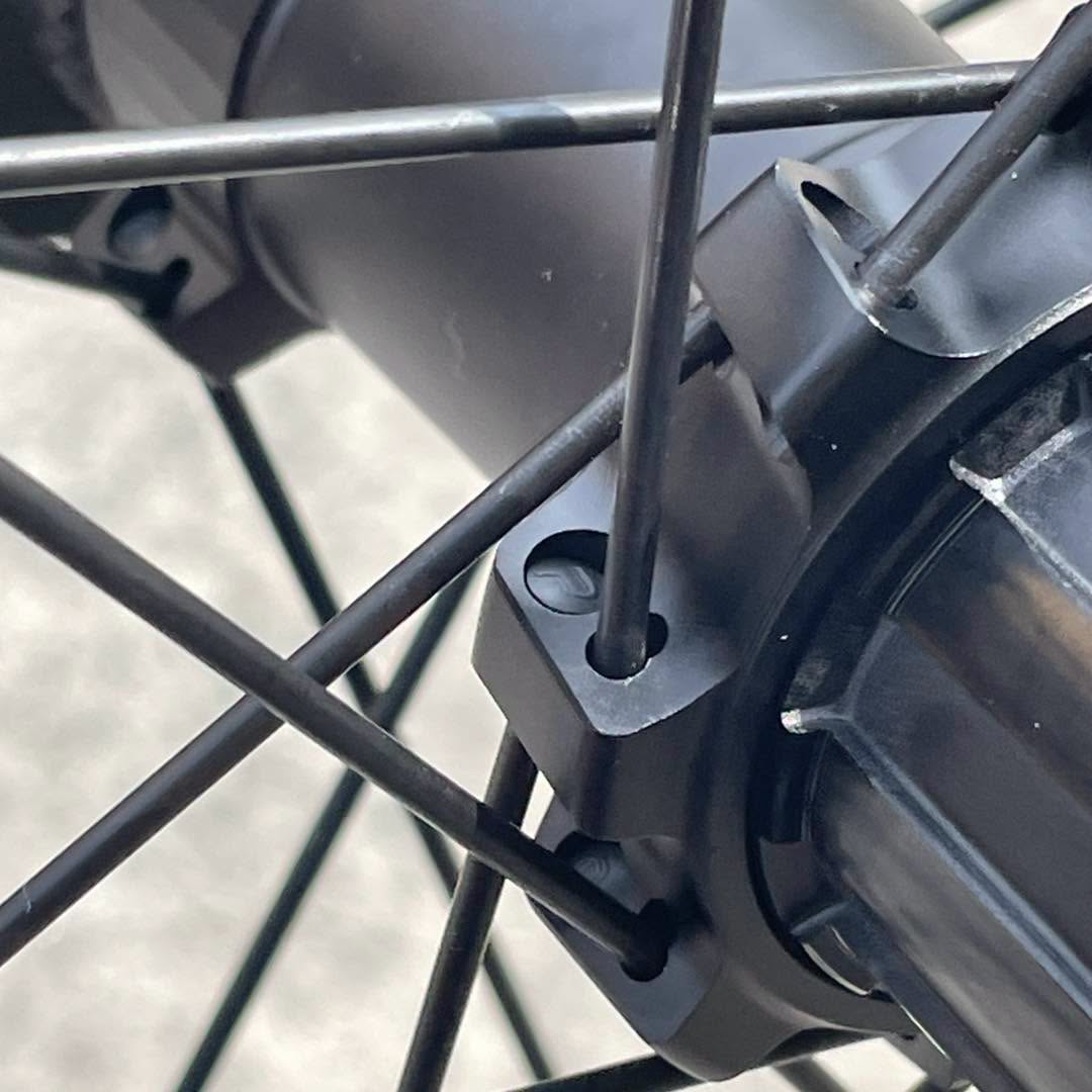 VERSIGNY 24 / 24 HOLES 50 MM THRU AXLE CENTER LOCK PILLAR SPOKE STRAIGHT POOL 4 PAWLS 3 TEETH SOUND LIKE A RACHET