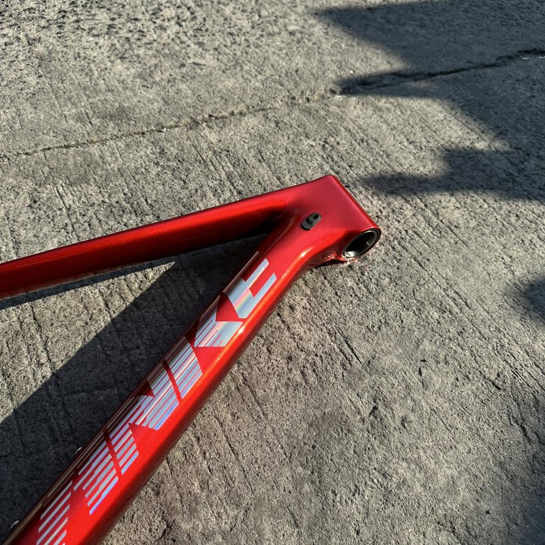 TANKE 29 MEDIUM TK5 BLACK RED FRAME