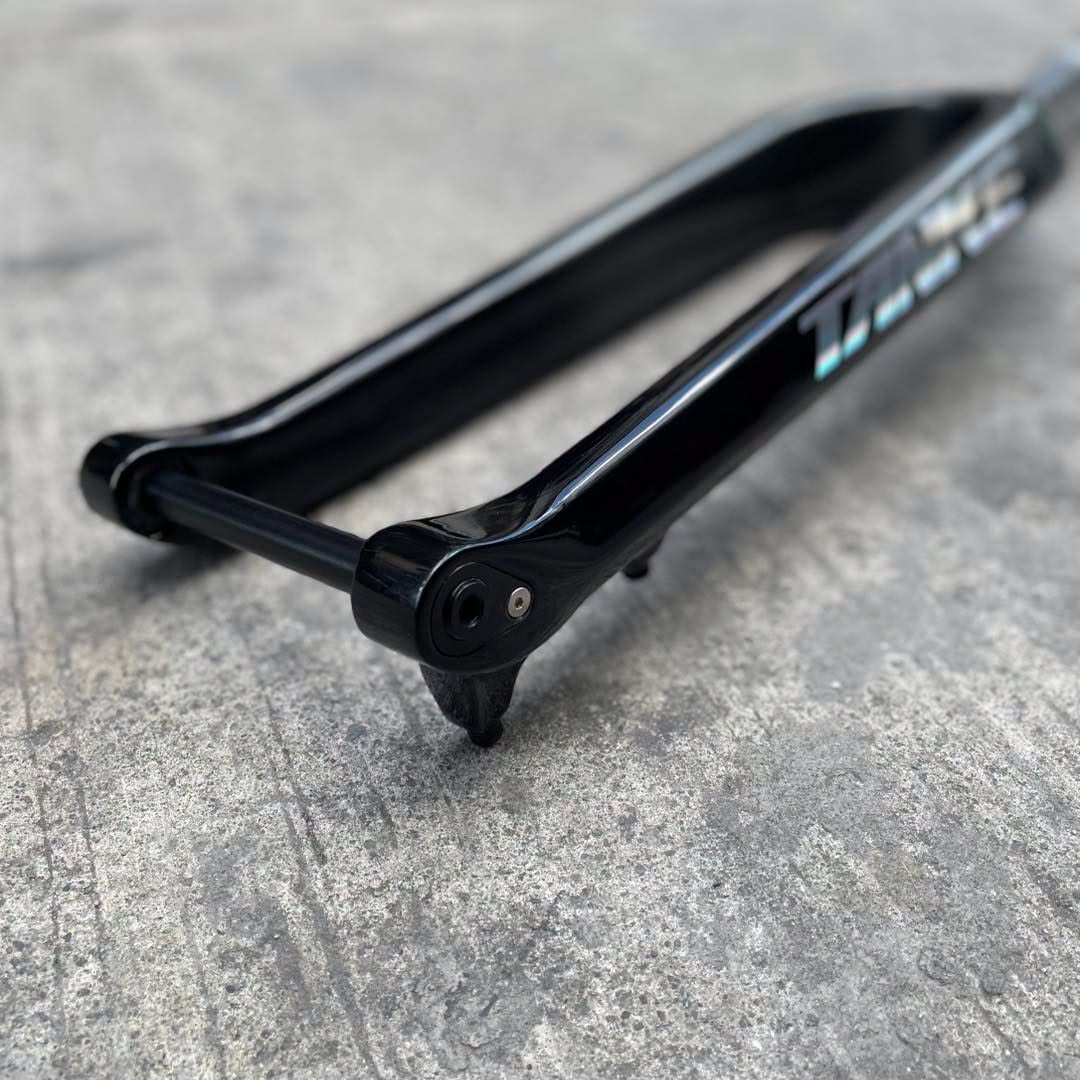 TANKE 27.5 GRAY / BLACK GLOSSY CARBON RIGID
