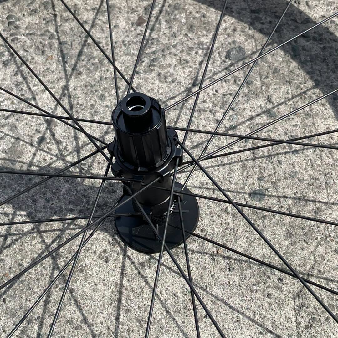 VERSIGNY 24 / 24 HOLES 50 MM THRU AXLE CENTER LOCK PILLAR SPOKE STRAIGHT POOL 4 PAWLS 3 TEETH SOUND LIKE A RACHET