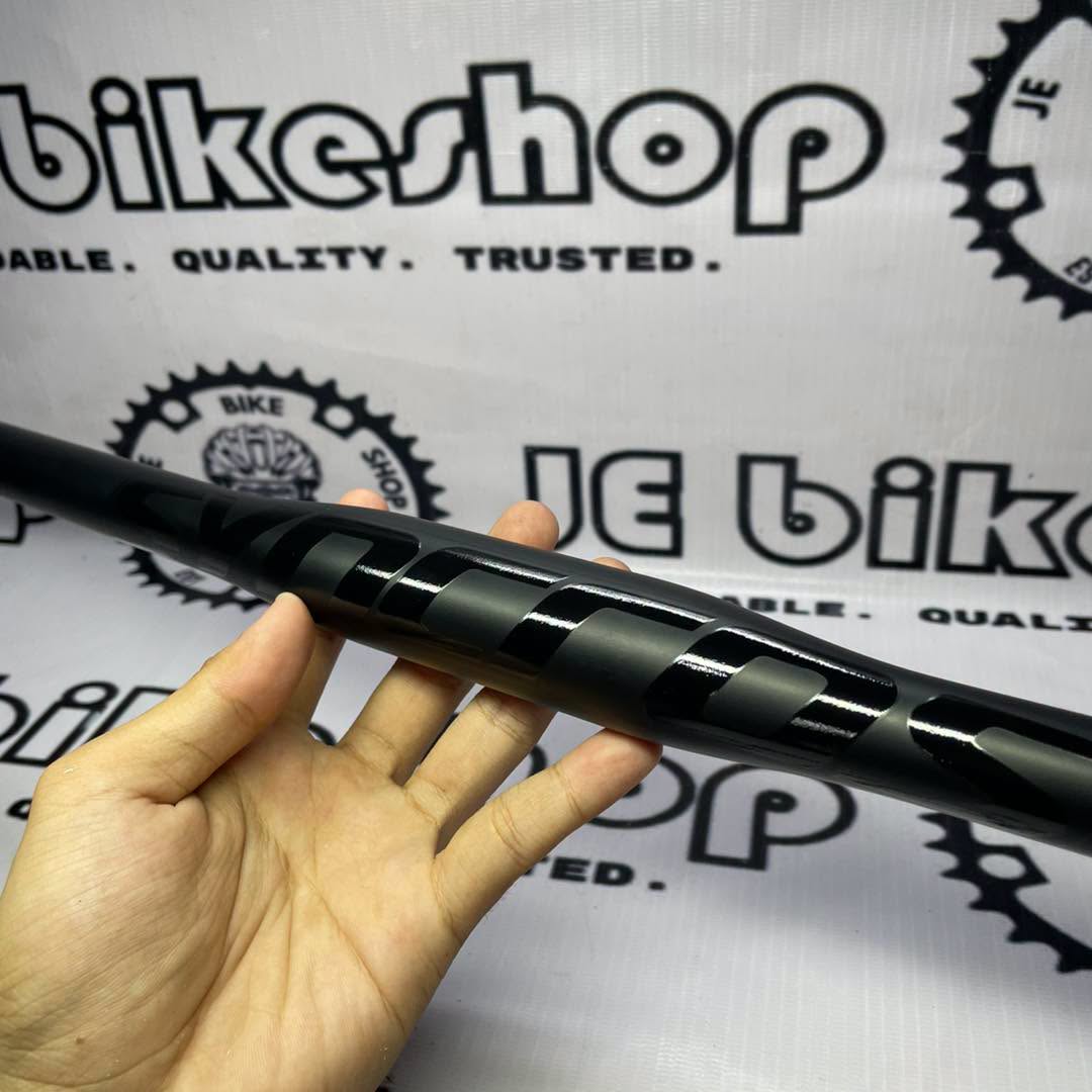 SYNCROS 700MM BLACK CARBON HANDLE BAR