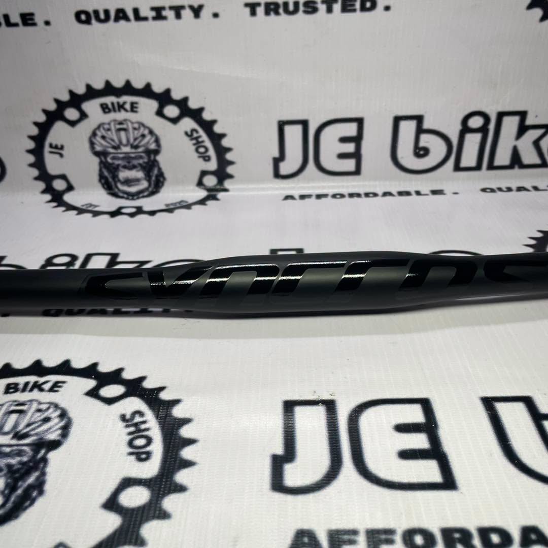 SYNCROS 700MM BLACK CARBON HANDLE BAR