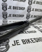 700C non-tapered carbon rim, glossy, lightweight for road bikes.