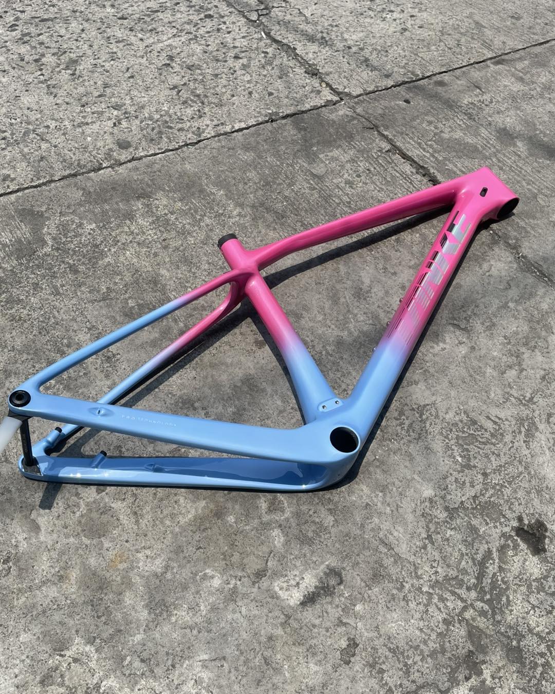 Tanke TK5 full carbon 29er bike frame, boost, size Small & Medium, blue pink