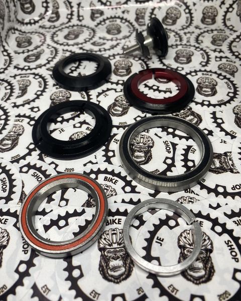 Tapered bicycle headset with sealed bearings 44–55mm.