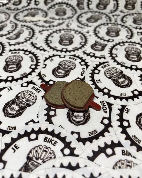 Round brake pads with 2 dots for bicycles, high-performance stopping