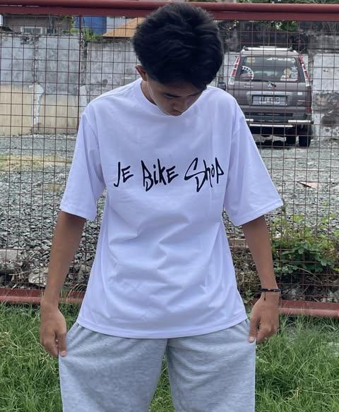 JE Bikeshop merchandise white t-shirt large size.