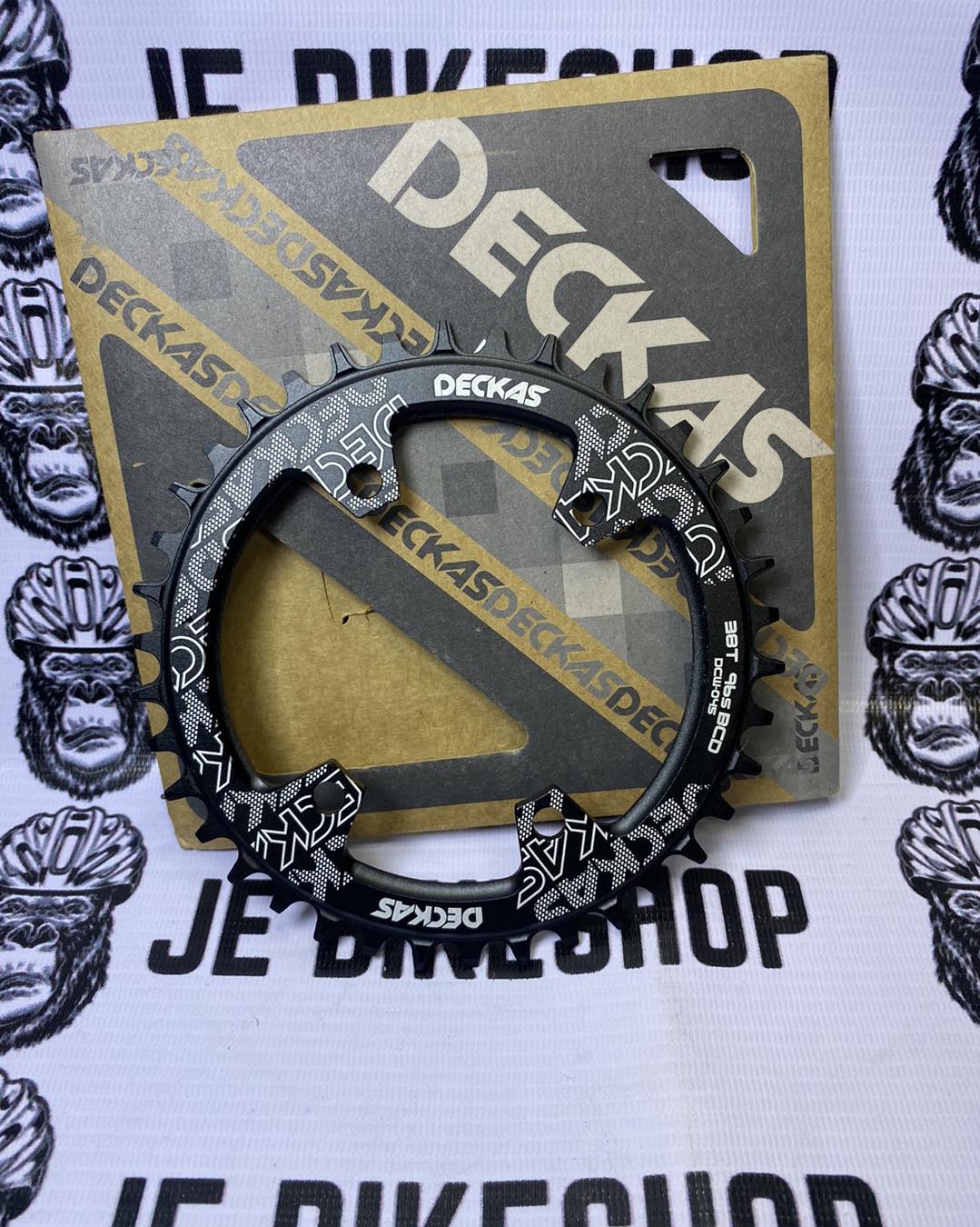 Deckas 38T round chainring black 96BCD 4-hole asymmetric