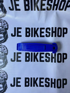 Single Park Tool tire lever, durable and reliable.