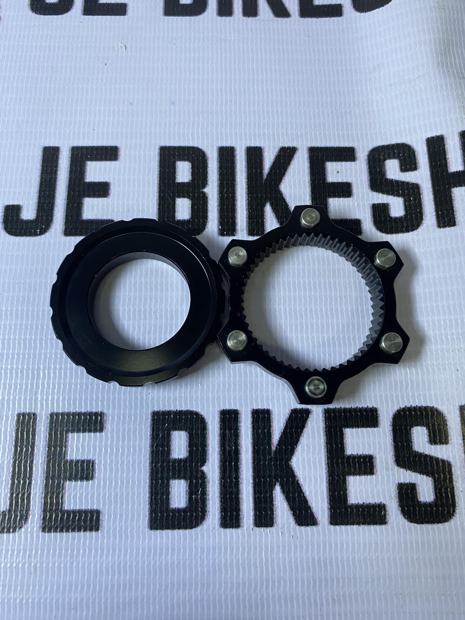 Bike disc brake converter from Center Lock to 6-bolt by Kocevlo