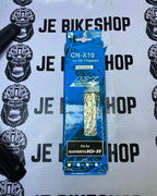 Multi-speed Shimano chain, compatible with road and mountain bikes.