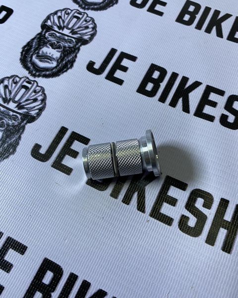 Carbon fork expander plug lightweight and durable design
