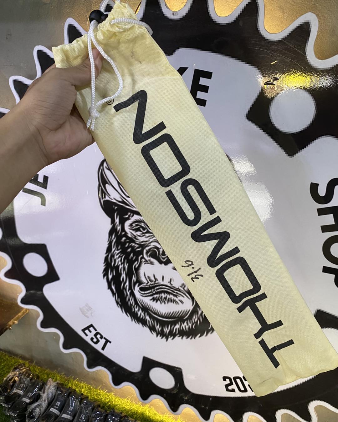 Thomson Elite seatpost with protective bag included