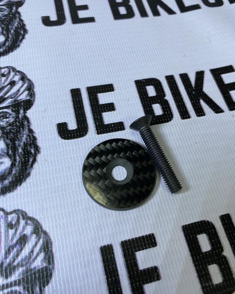 Shimano Pro carbon top cap, durable and lightweight, includes bolts.