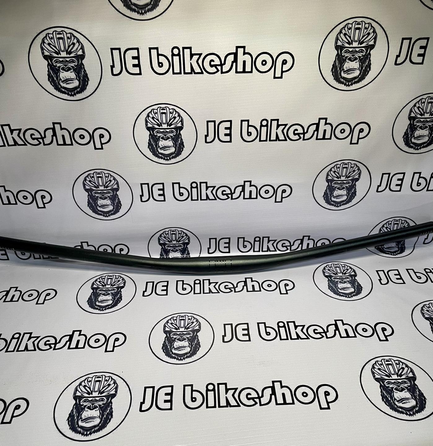 SAGMIT Airbourne 800mm handlebar adjustable and durable.