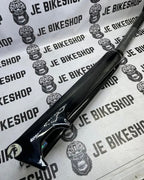 Full carbon 700C non-tapered carbon disk fork glossy finish.