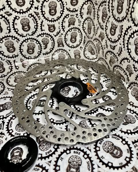 Shimano Ice Tech rotor heat-dissipating fin close-up