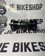 BB68 Hollowtech bottom bracket with sealed bearings and spacers