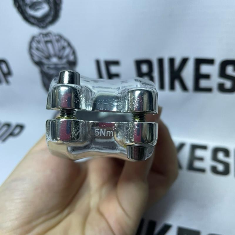 Lightweight UNO 100mm stem, polished silver finish, 7-degree angle.