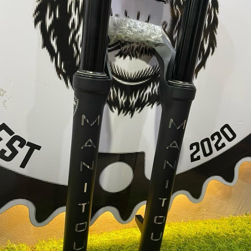 Manitou Markhor 29er air suspension fork with durable stanchions.