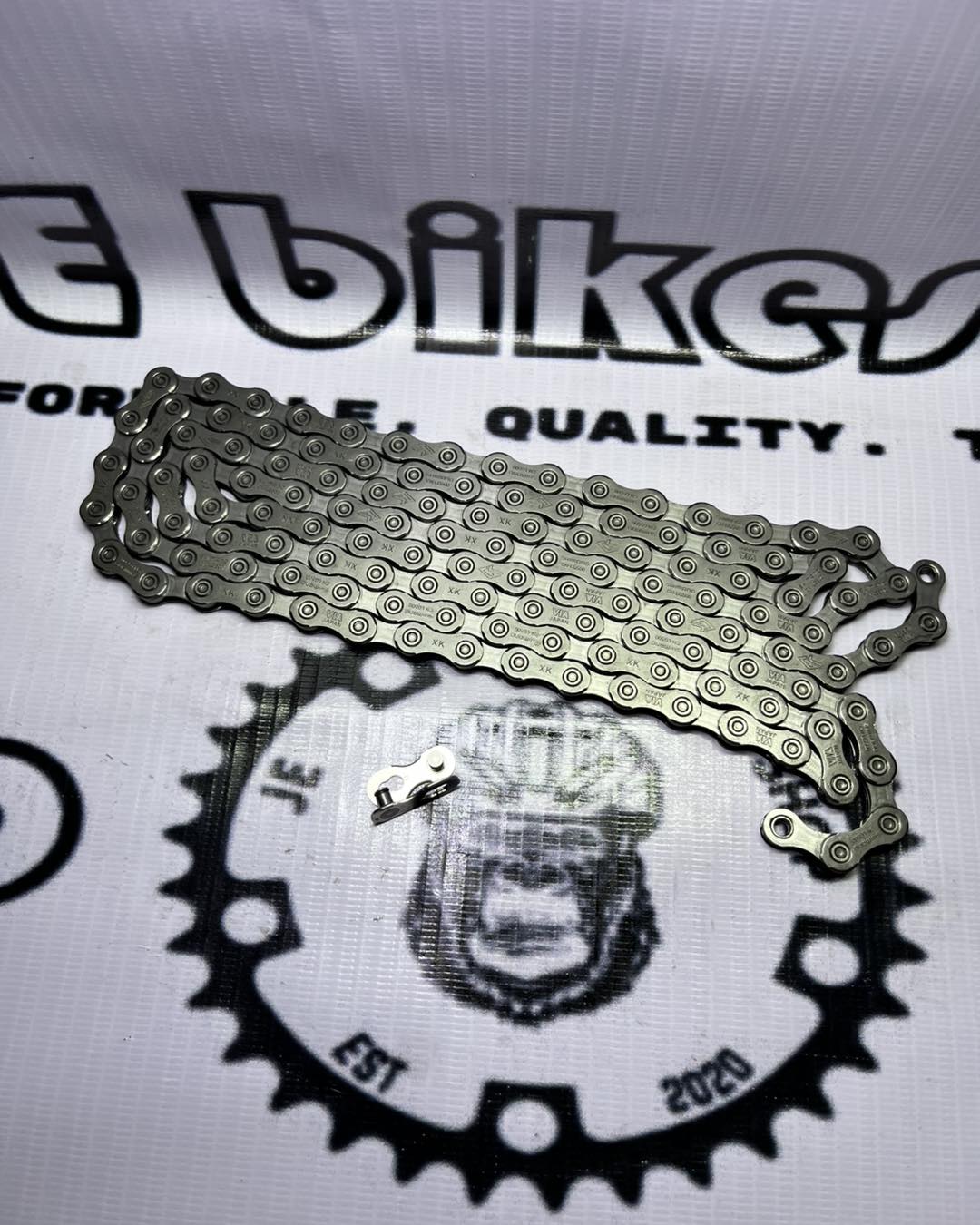 ORIGINAL SHIMANO CHAINS M6100, HG601 AND HG54