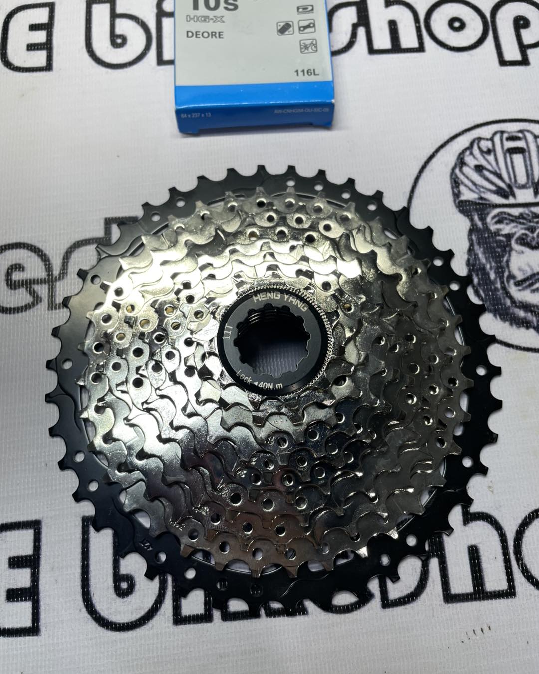 SHIMANO DEORE 10 - 11 S M5120 RD AND M4100 SHIFTER, SHIMANO CN-HG54 CHAIN WITH 11 - 42 T HENGYANG COGS