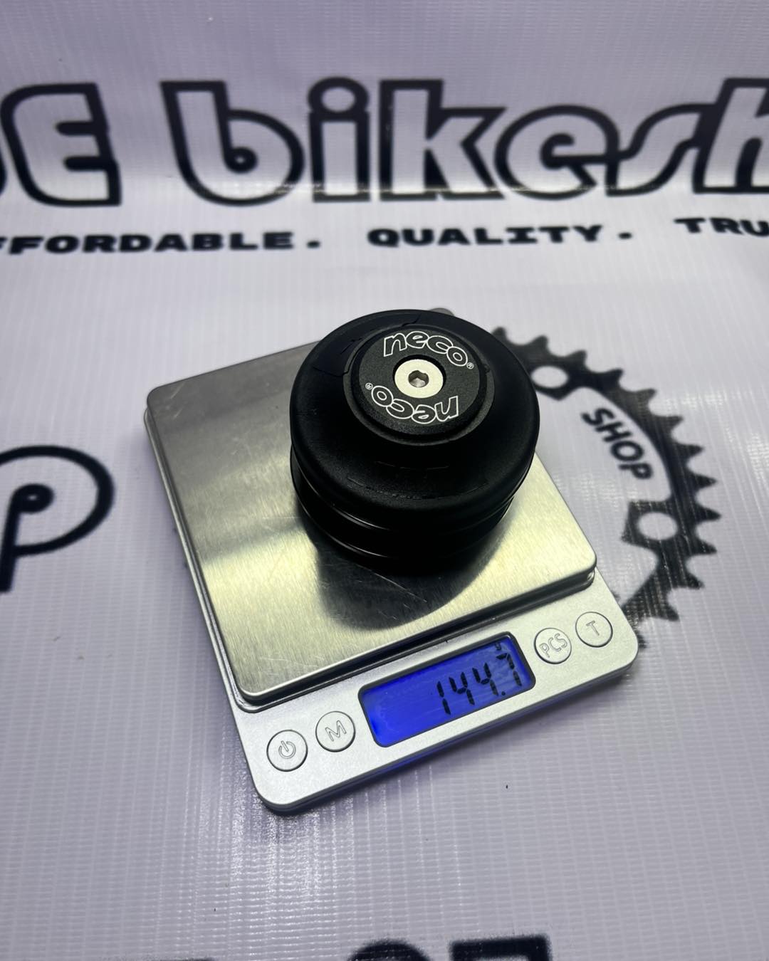 NECO THREAD-LESS BEARING HEADSET INNER CABLE ROUTING 52 X 52 MM