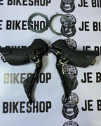 R7000 Shimano 105 STI road bike shifter set 2x11 speed.