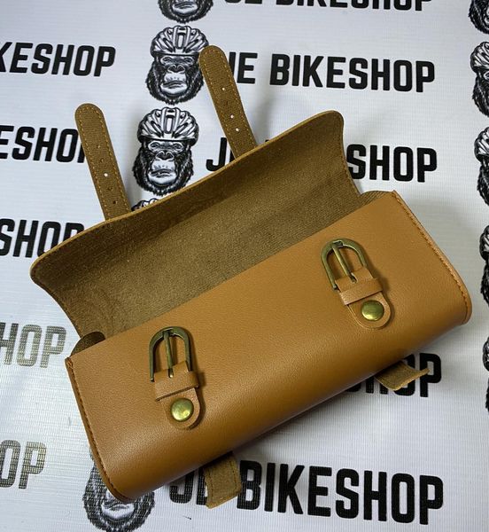 Bike and motor handlebar bag for carrying essentials on rides