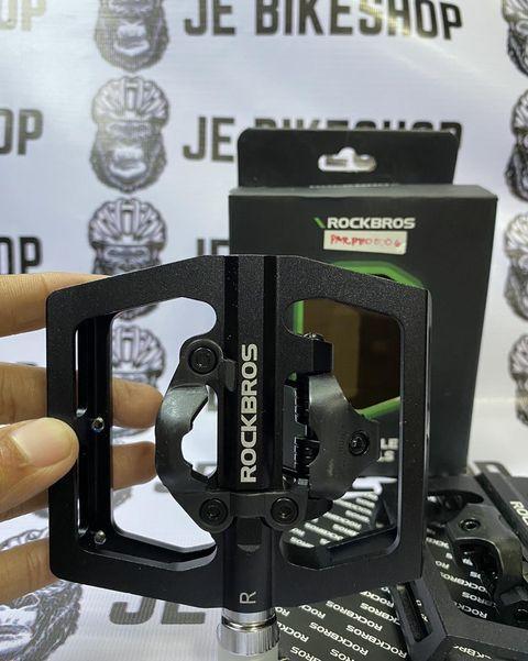 Lightweight ROCKBROS flat pedals with cleats for off-road cycling.