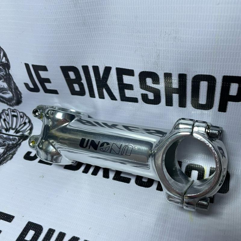 UNO 100mm 7-degree polished silver bike stem.
