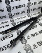 Non-tapered 700C carbon disk fork lightweight and durable.