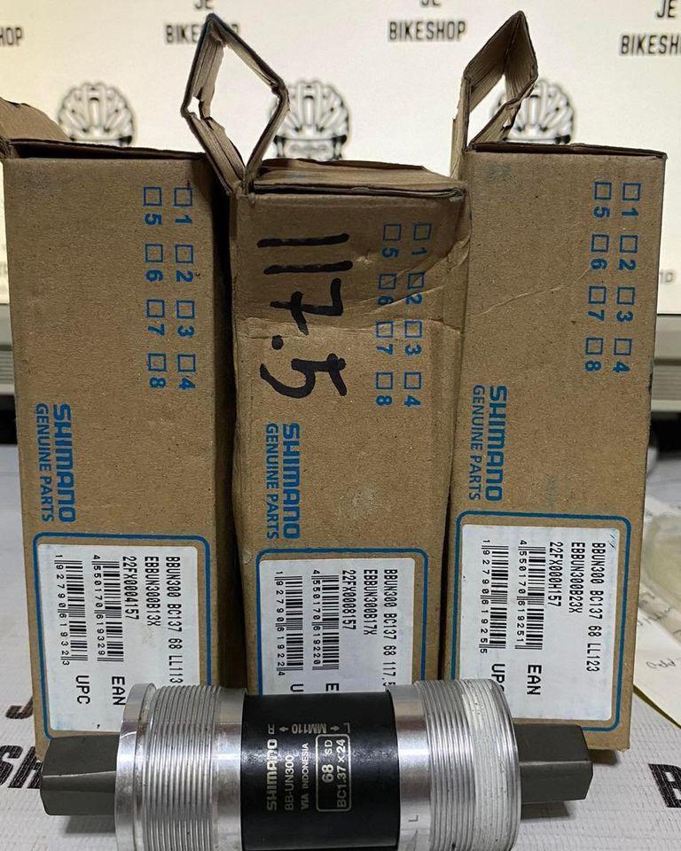 Shimano original square tapered bottom bracket BB-UN300 117.5mm.