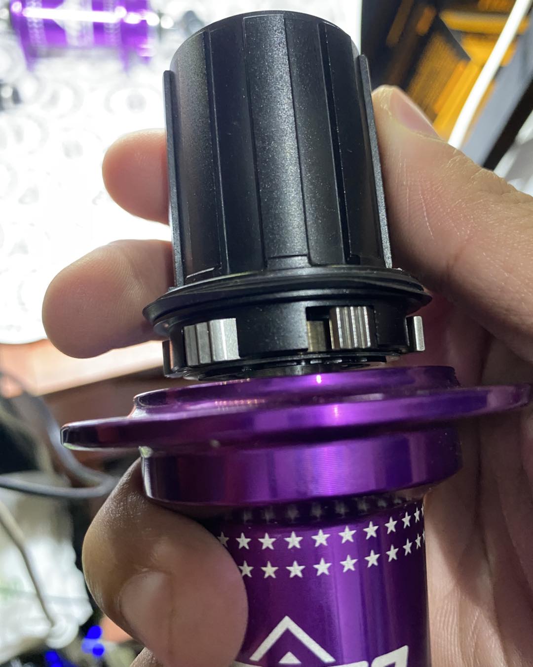 32-hole TTPRO 9 hub, 6 pawls, 3T, 6-bolt QR, available in purple and black.