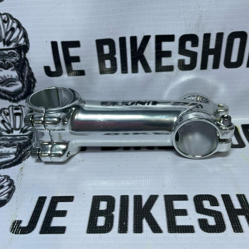 UNO stem 100mm polished silver, 7-degree rise for road bikes.