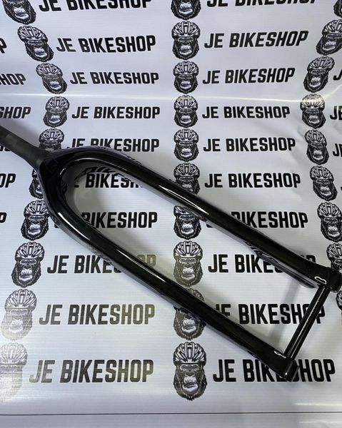 Lutu Wang 27.2 MTB fork, performance-oriented glossy black component