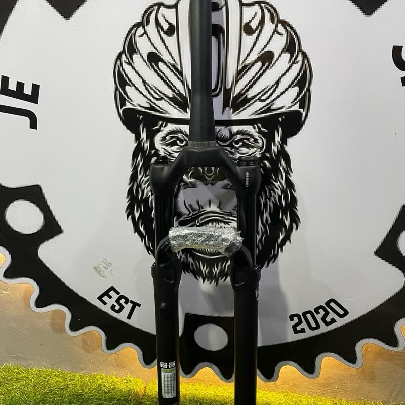 Manitou Markhor 29er air suspension fork for mountain bikes.
