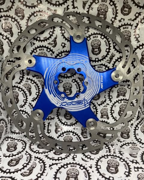 High-performance Weapon floating rotor in blue for bikes