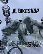 R2000 Shimano Claris 8-speed road bike shifter for smooth gear changes.