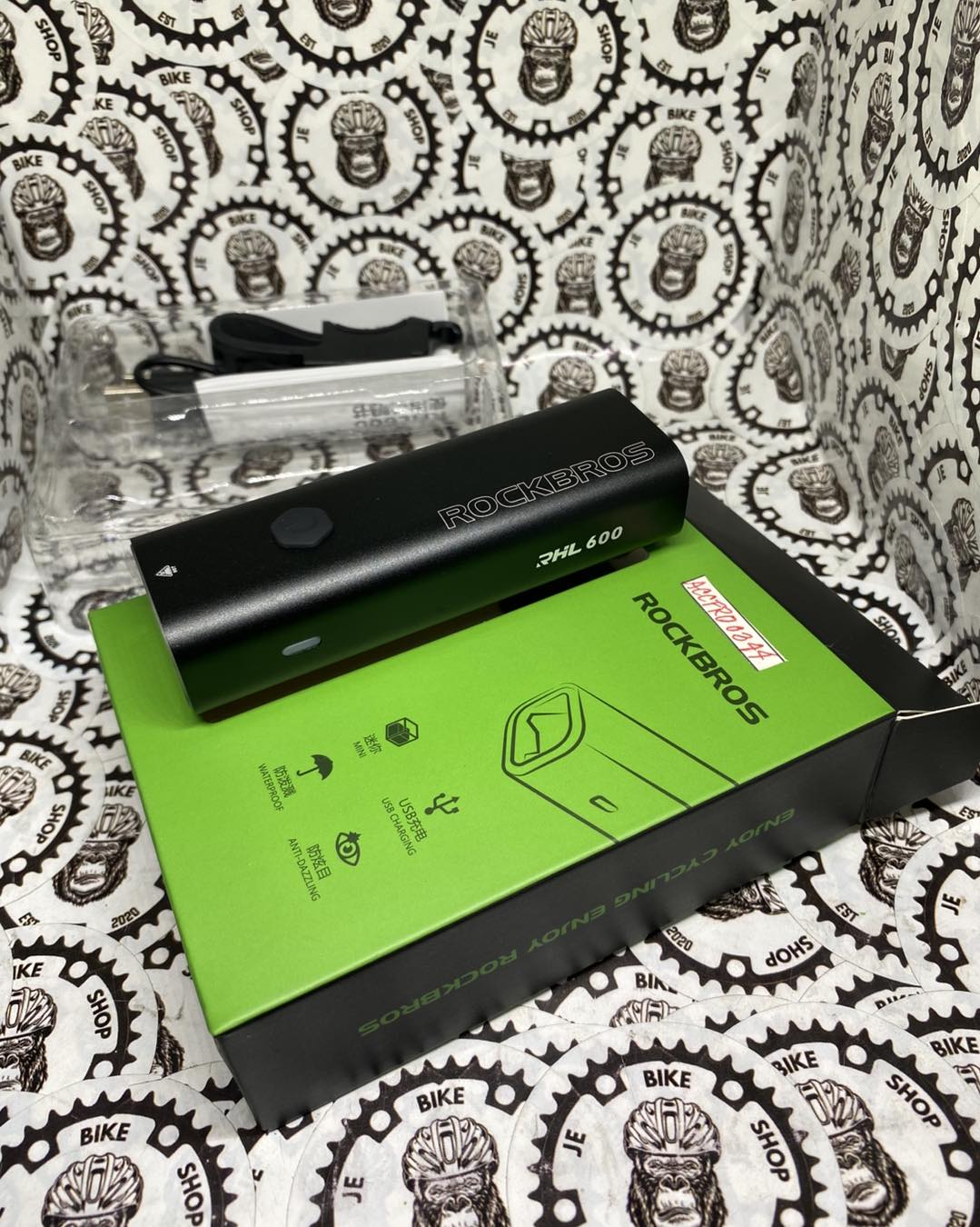 Anti-dazzling RockBros 600-lumen bike headlight with waterproof casing.