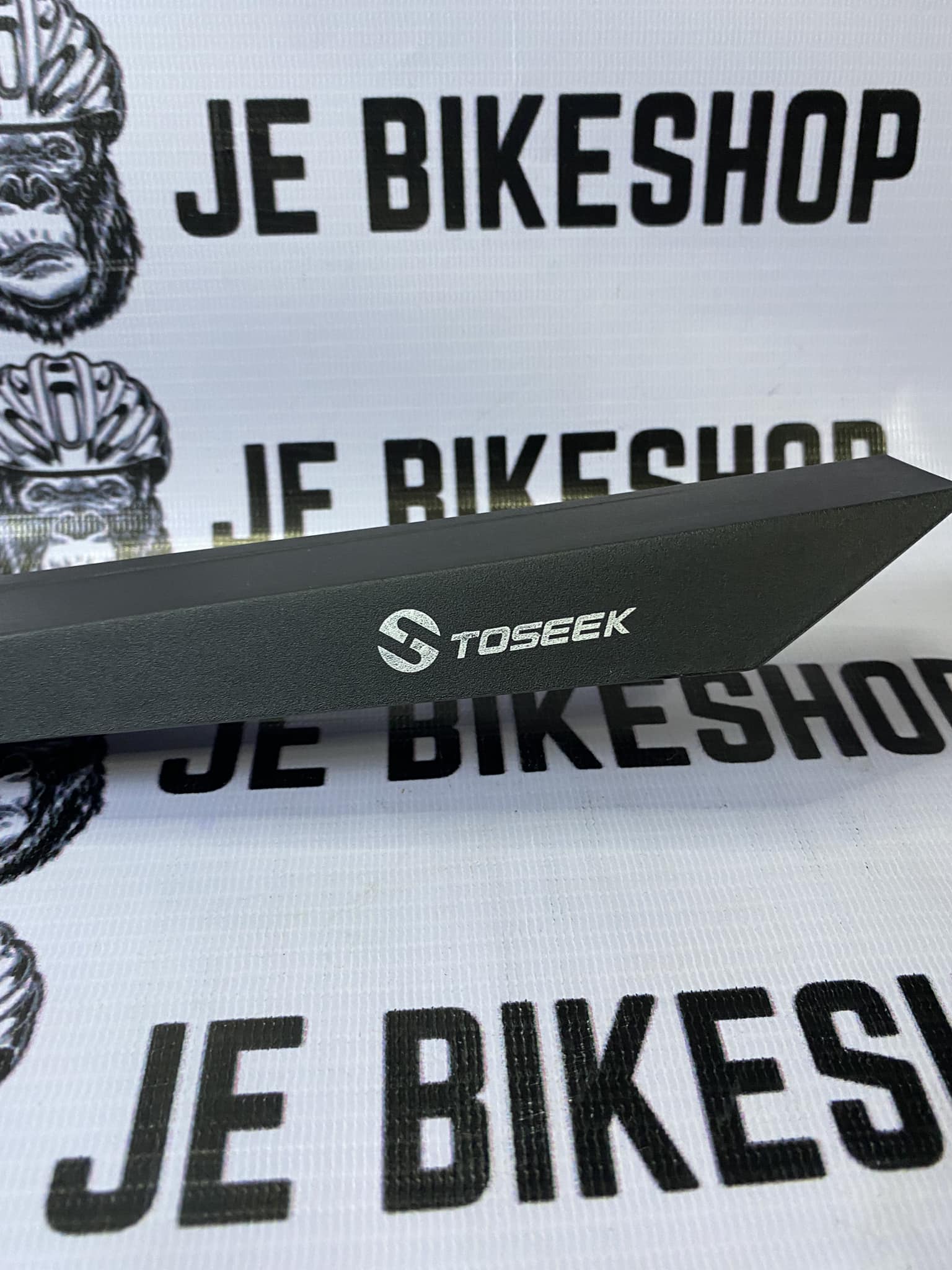 TOSEEK lightweight fender for road cycling.