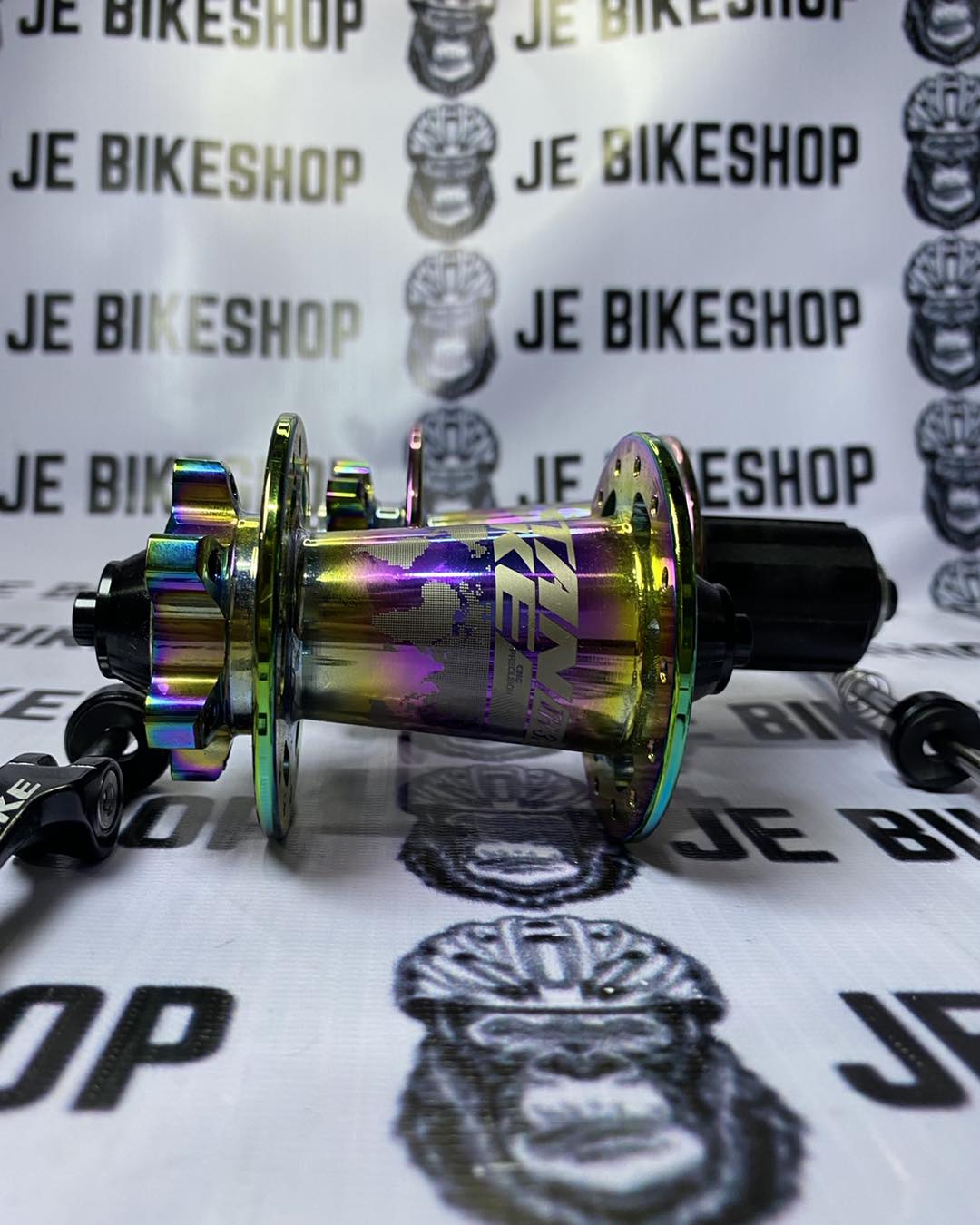 High-performance Tanke 28H hubs with HG Spline compatibility for MTB