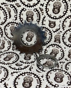 18-tooth single speed cog with lockring for fixie setups.
