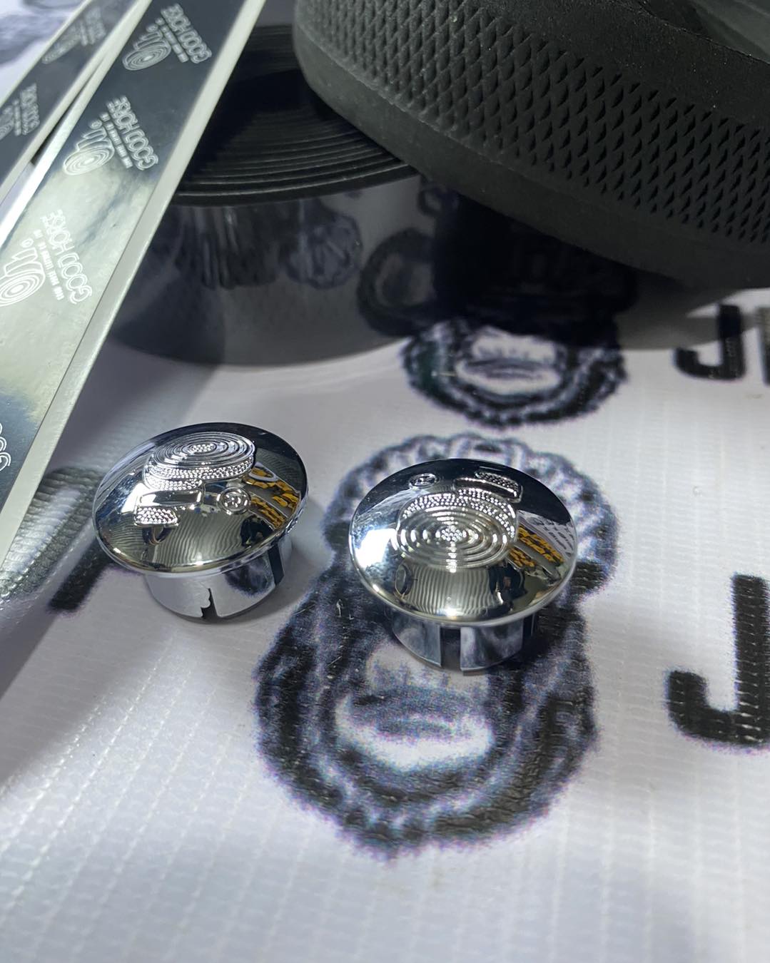 Good Horse bar tape with anti-slippery design and complimentary cap and clasp