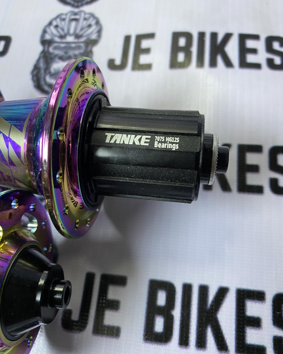 Durable Tanke oil slick hubs 28 holes, pair, for smooth cassette installation