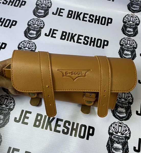 Classic handlebar storage bag for bicycles and motorcycles